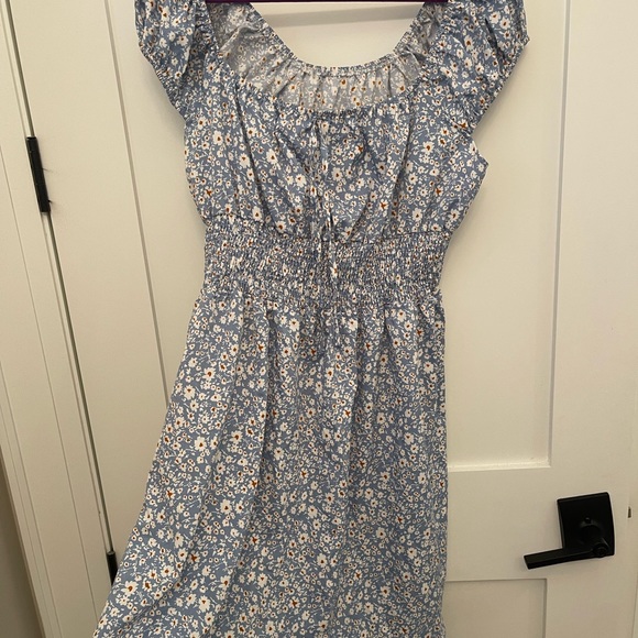 Blue and white flower pattern dress in size Large - Picture 1 of 2